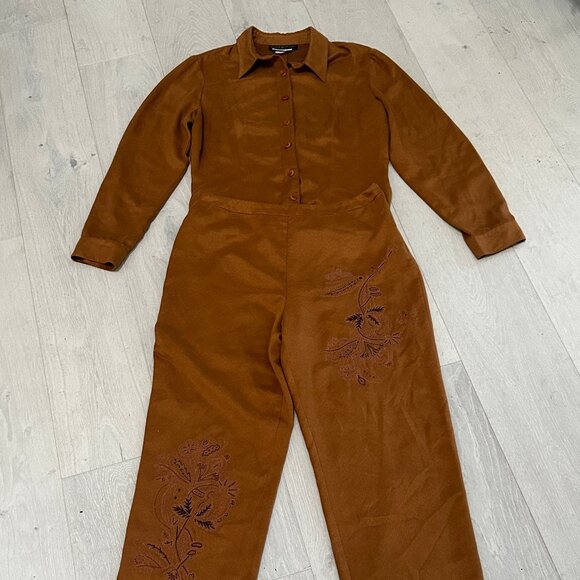 VTG Donna Morgan Womens 2 Piece Golden Faux Suede Embroidered Pant Suit SZ 12 - Picture 1 of 11